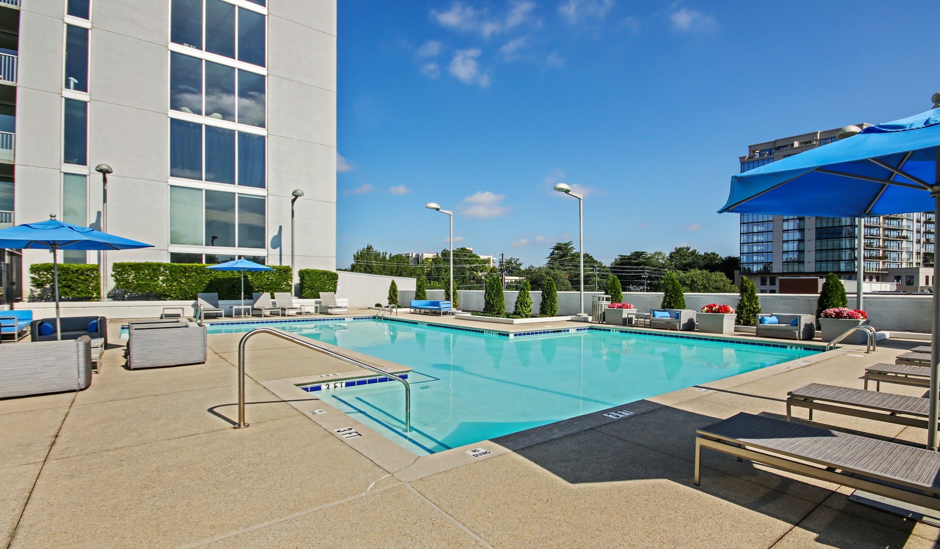 Mezzo Apartment Homes - Swimming Pool